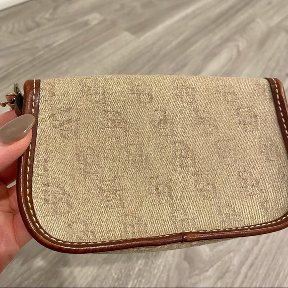 Dooney & Bourke small wristlet / wallet - Picture 9 of 15